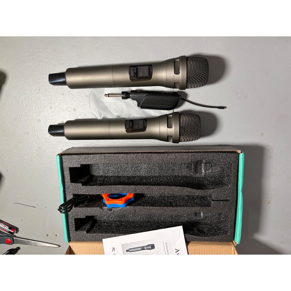Aveek Wireless Dynamic Microphone System Dual Handheld Grey Karaoke Party Set - Picture 4 of 4